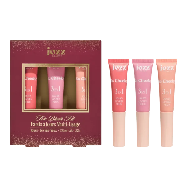 La touche bonne mine qui fait tout le look ! Le Coffret Trio Blush Kit réunit 3 teintes lumineuses et modulables à appliquer aussi bien sur les joues, les lèvres que les paupières. Une texture douce, fondante, facile à estomper au doigt comme au pinceau, pour un effet frais ou plus intense selon vos envies.
