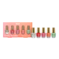 Laissez-vous transporter par une vague de fraîcheur tropicale avec le coffret vernis Earthly Paradise.
