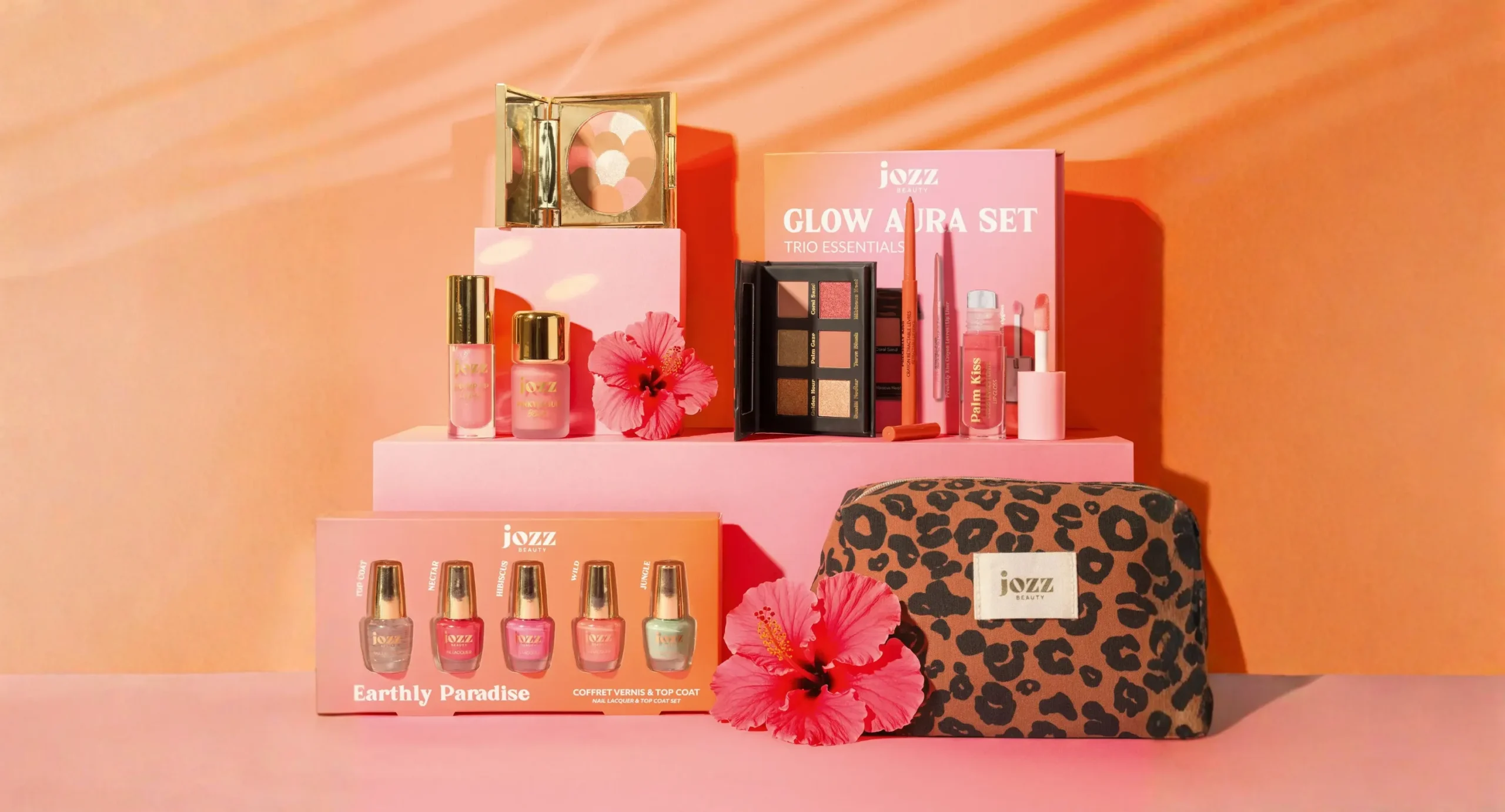 Adoptez la trousse de maquillage Savana au motif léopard indémodable, véritable signature de la collection Earthly Paradise.